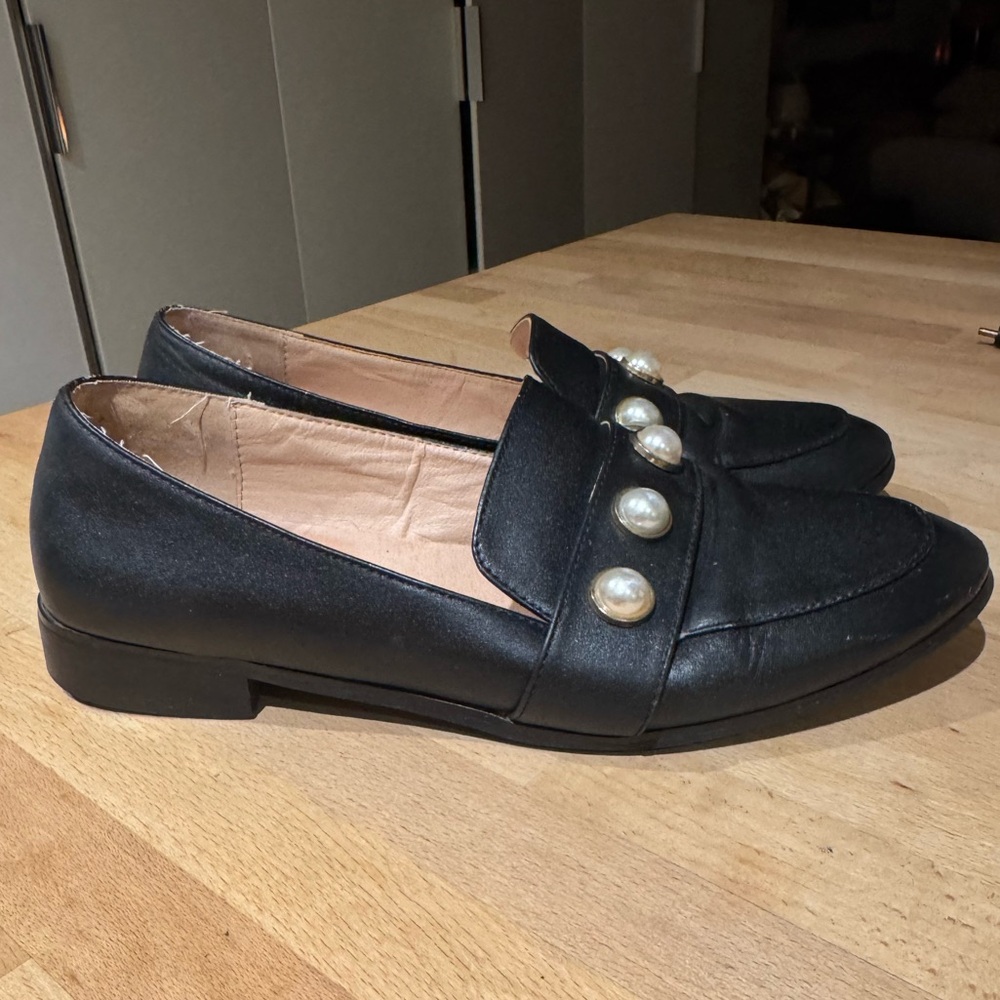 🌙3 for $20 🌙Catherine Malandrino Pearl loafers - 9